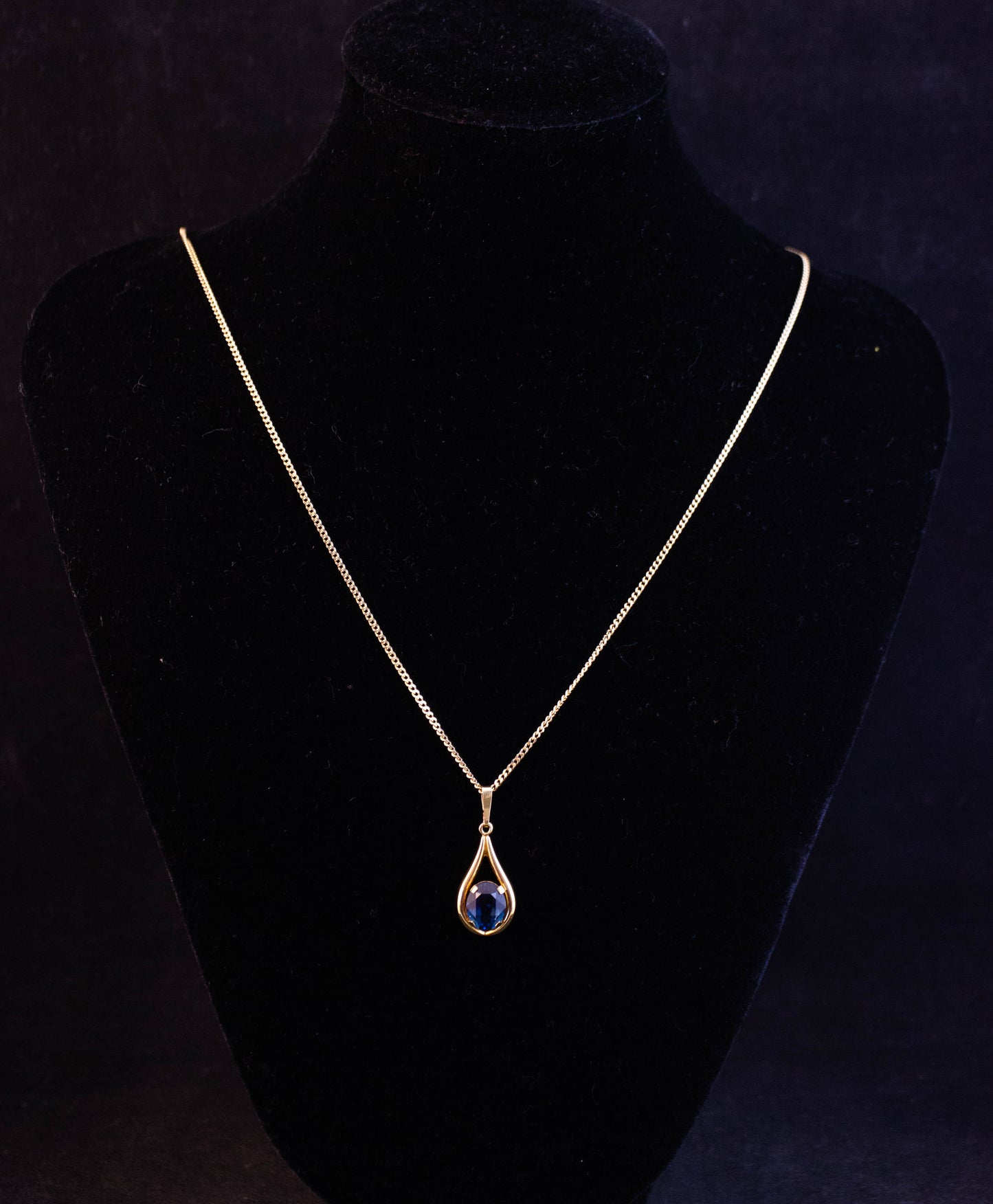 Gold Pendant Necklace