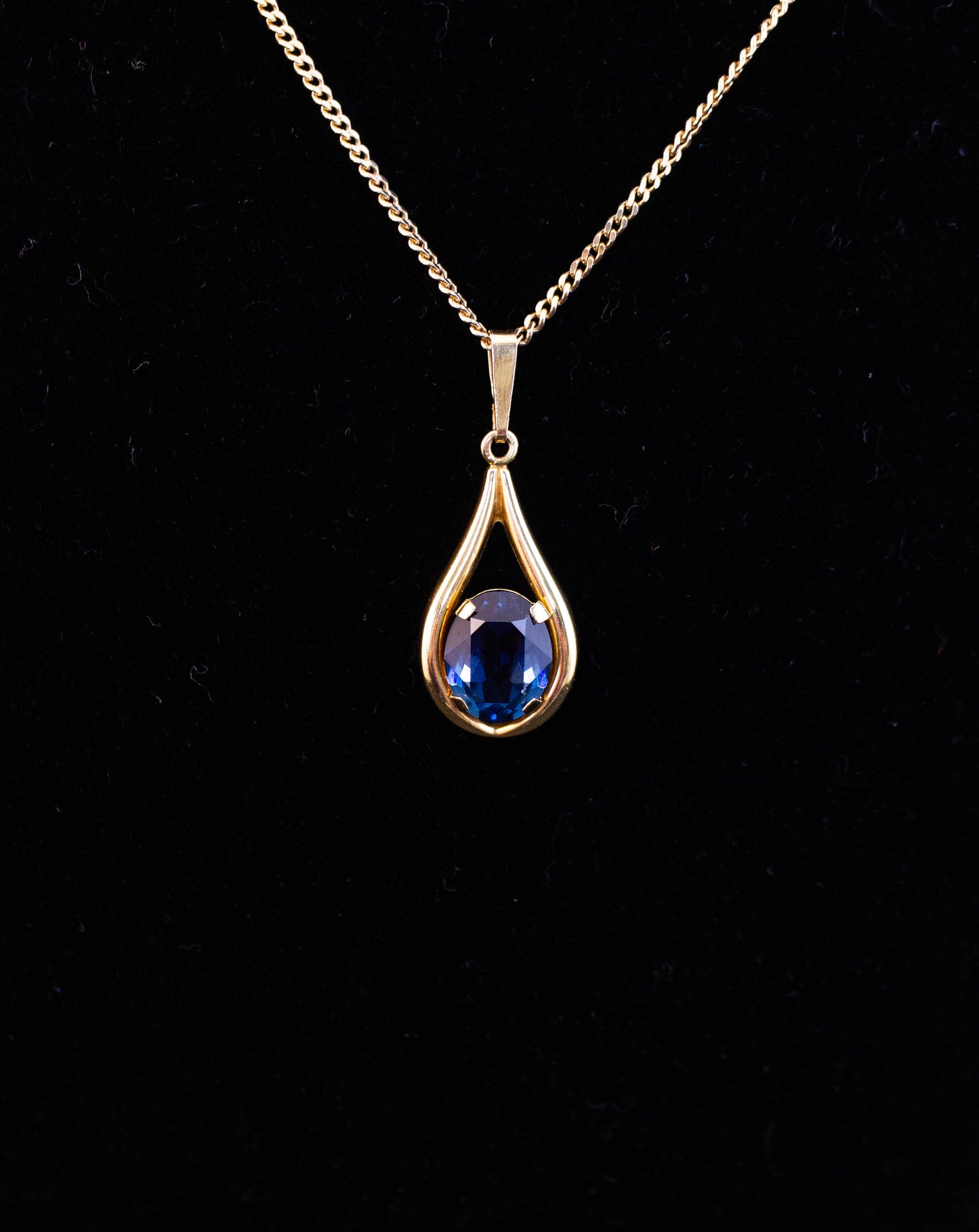 Gold Pendant Necklace