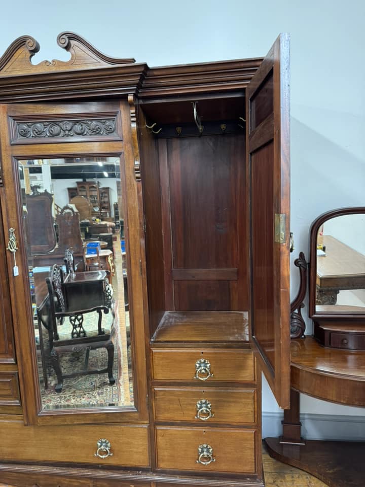 Quality 3 Piece Edwardian Mahogany Bedroom Suite.