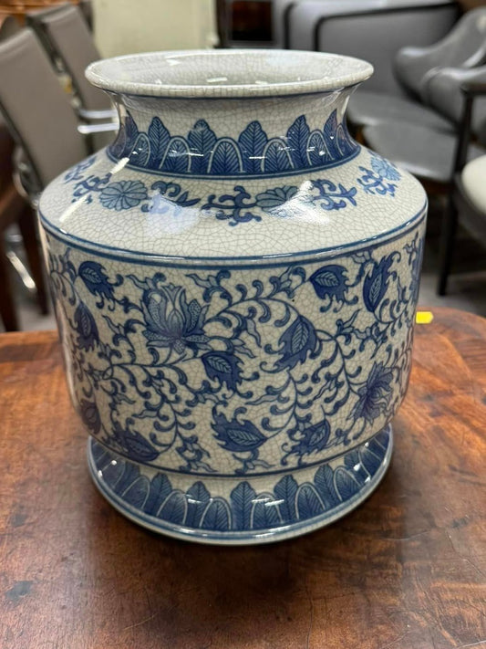 Chinese Crackleware Design Pot