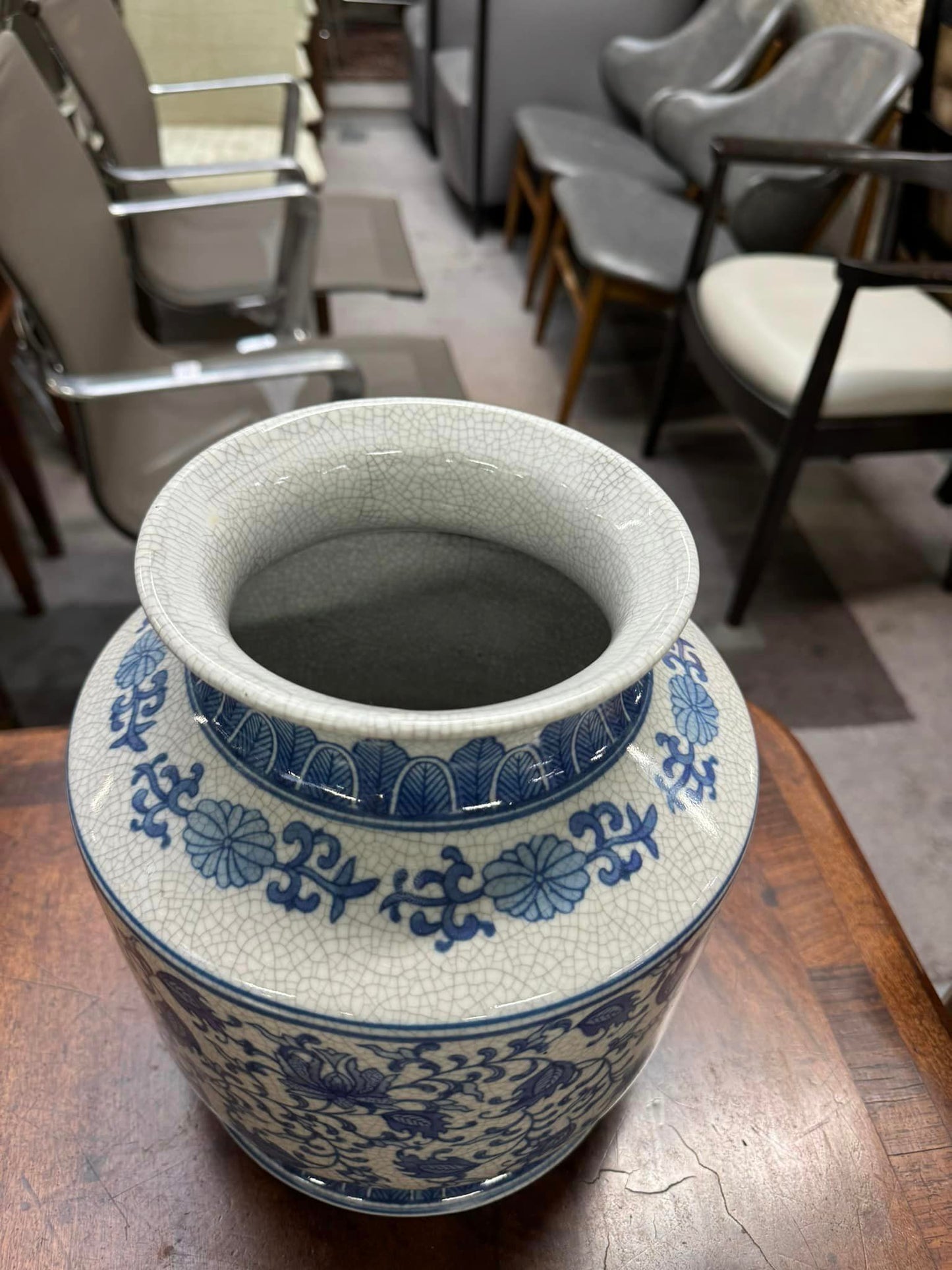 Chinese Crackleware Design Pot