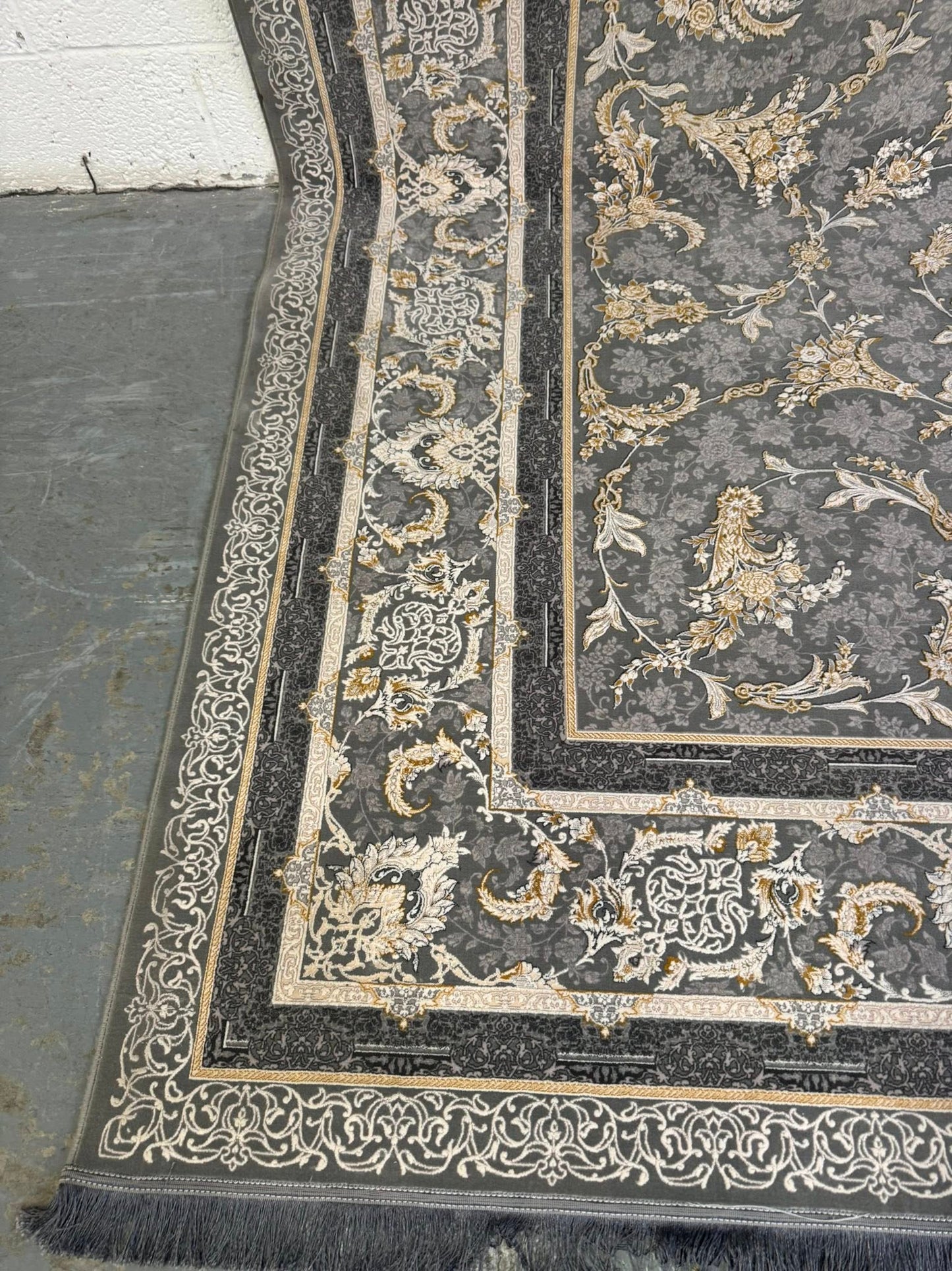 Superb Embossed Ground Rug with Allover Design