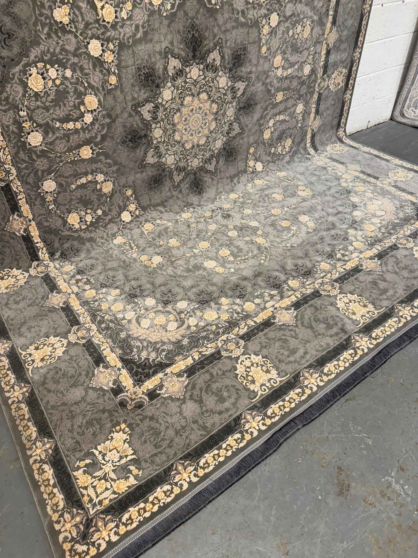 Superb Embossed Grey Ground Rug