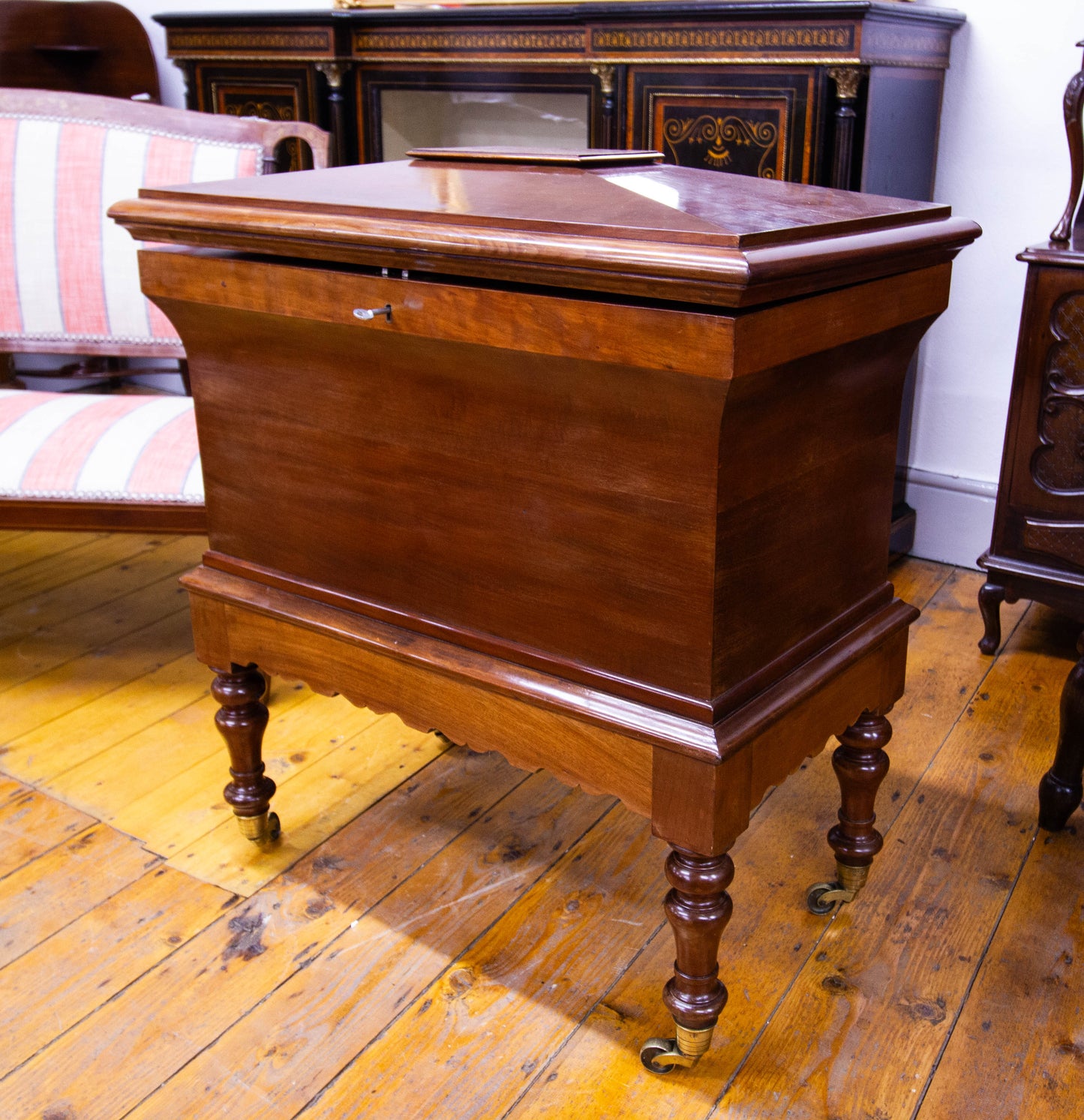 Mahogany Cellarette