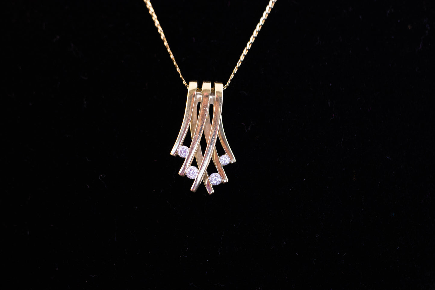 Gold Pendant Necklace