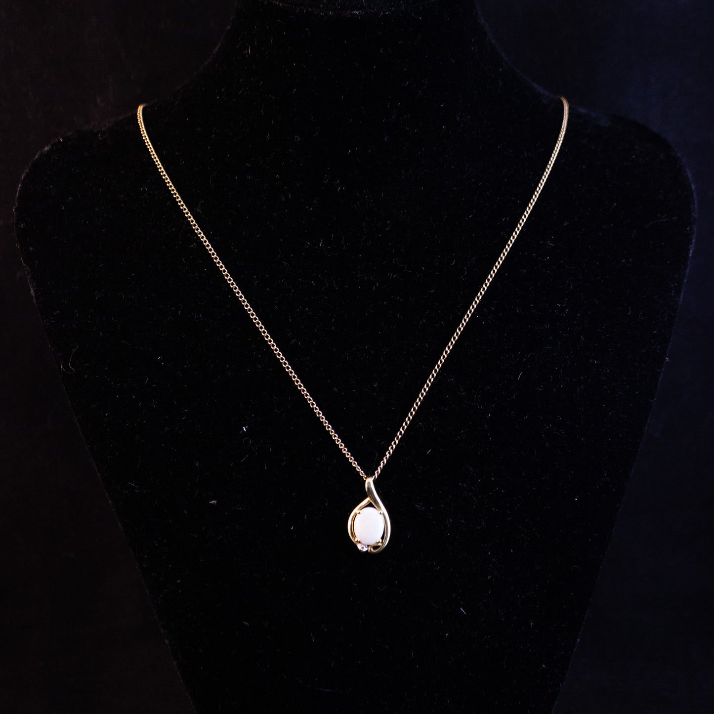 9k Opal Necklace