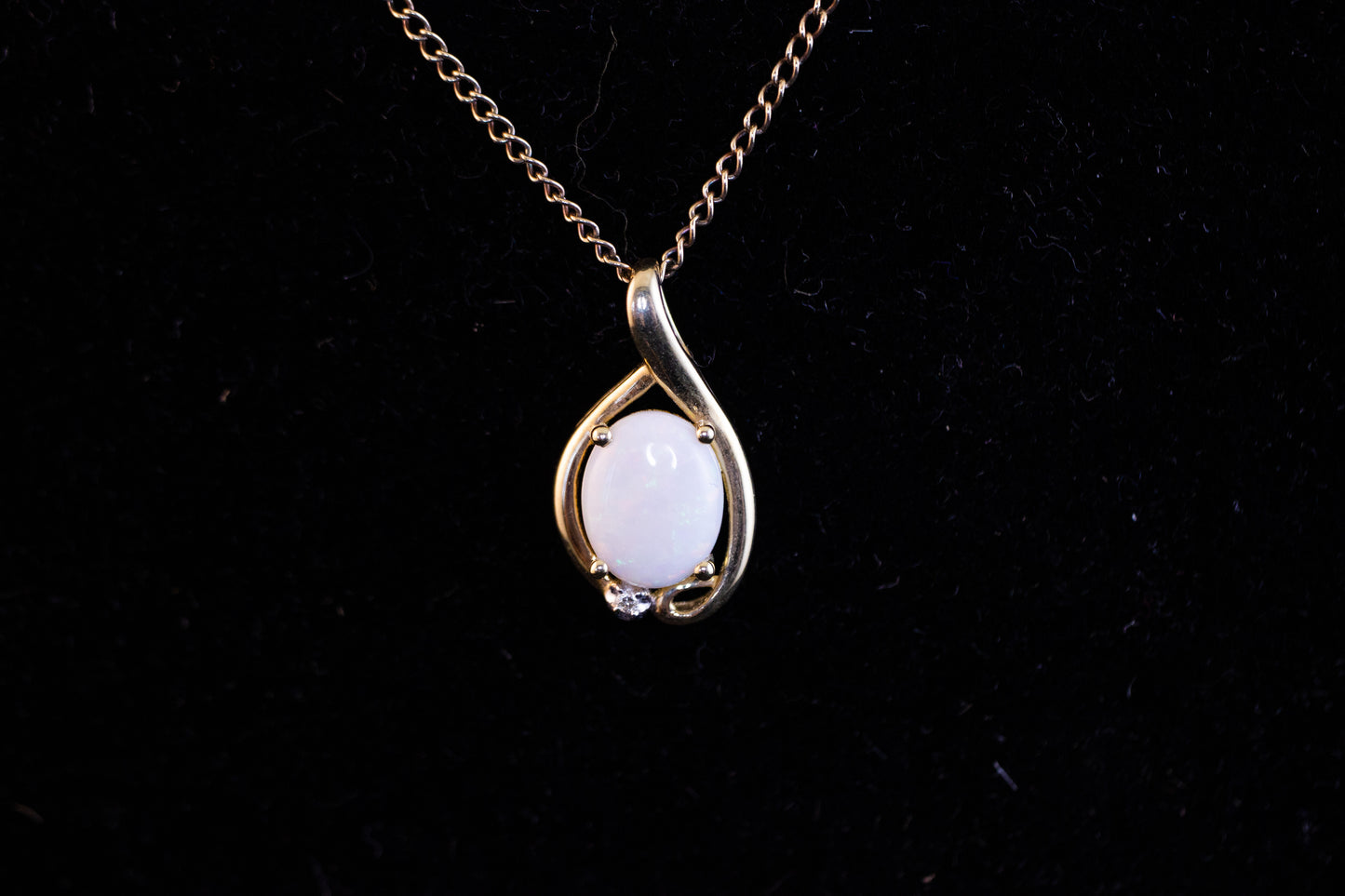 9k Opal Necklace